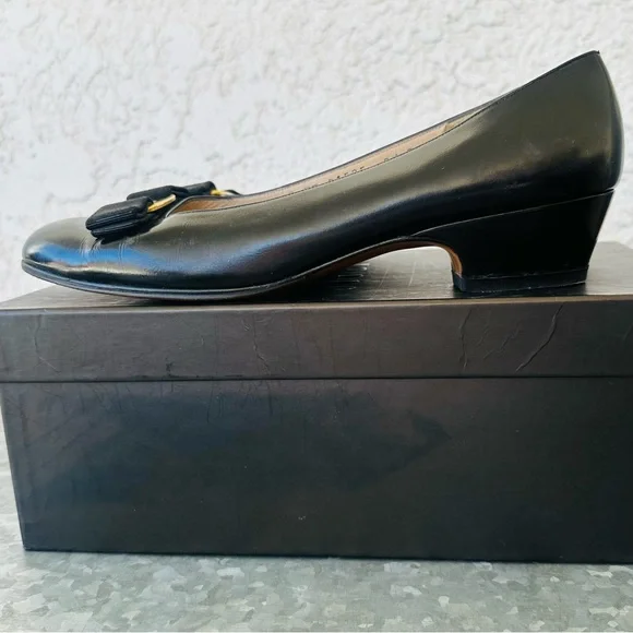 Salvatore Ferragamo Vara Bow Nero
Black 9.5 - Picture 8 of 15